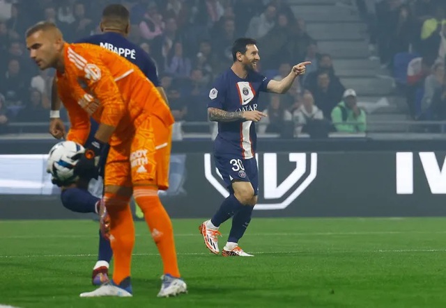 Vòng 8 Ligue 1 | Messi ghi bàn, PSG thắng tối thiểu trước Lyon - Ảnh 1.