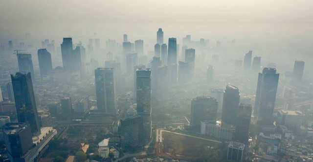 Thủ đô Jakarta của Indonesia đặt mục tiêu giảm 41% nồng độ bụi mịn - Ảnh 1.