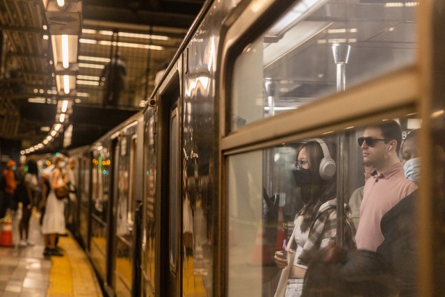 New York sẽ lắp camera an ninh trên mọi toa tàu điện ngầm - Ảnh 1.