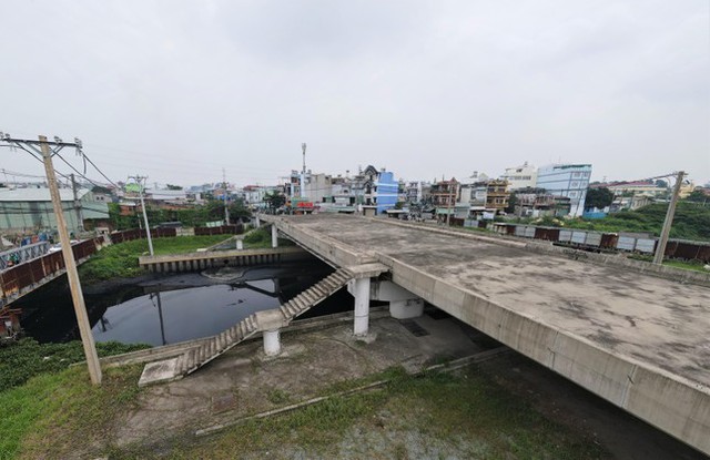 Những cây cầu treo ở TP Hồ Chí Minh chờ ngày nối nhịp - Ảnh 11.