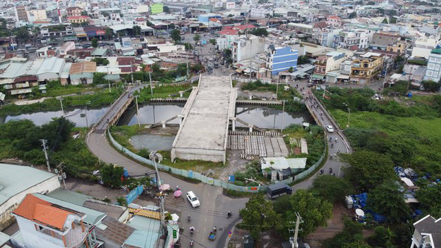 Những cây cầu treo ở TP Hồ Chí Minh chờ ngày nối nhịp - Ảnh 10.