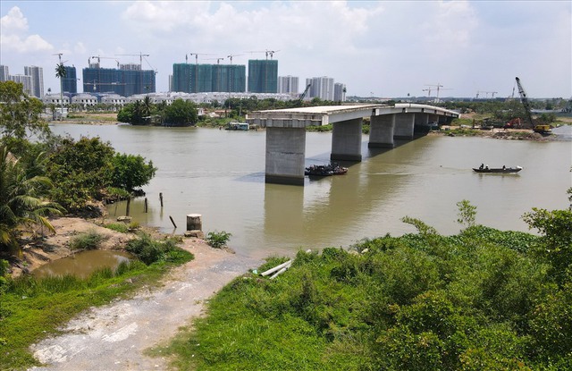 Những cây cầu treo ở TP Hồ Chí Minh chờ ngày nối nhịp - Ảnh 2.