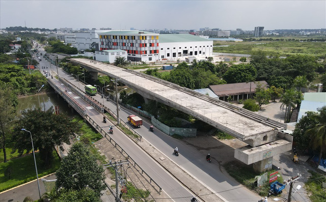 Những cây cầu treo ở TP Hồ Chí Minh chờ ngày nối nhịp - Ảnh 8.