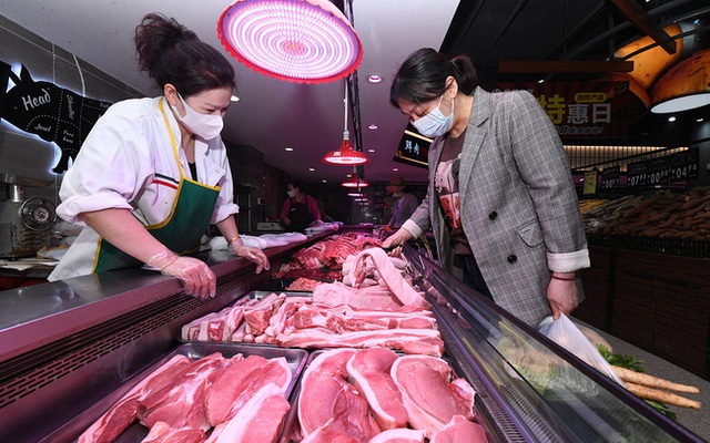 Trung Quốc xả kho dự trữ thịt lợn - Ảnh 1.