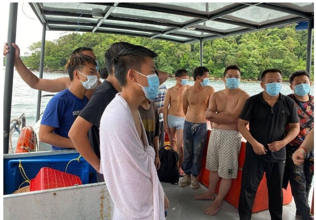 Lật thuyền chở khách Trung Quốc tại Campuchia, 23 người mất tích - Ảnh 1.