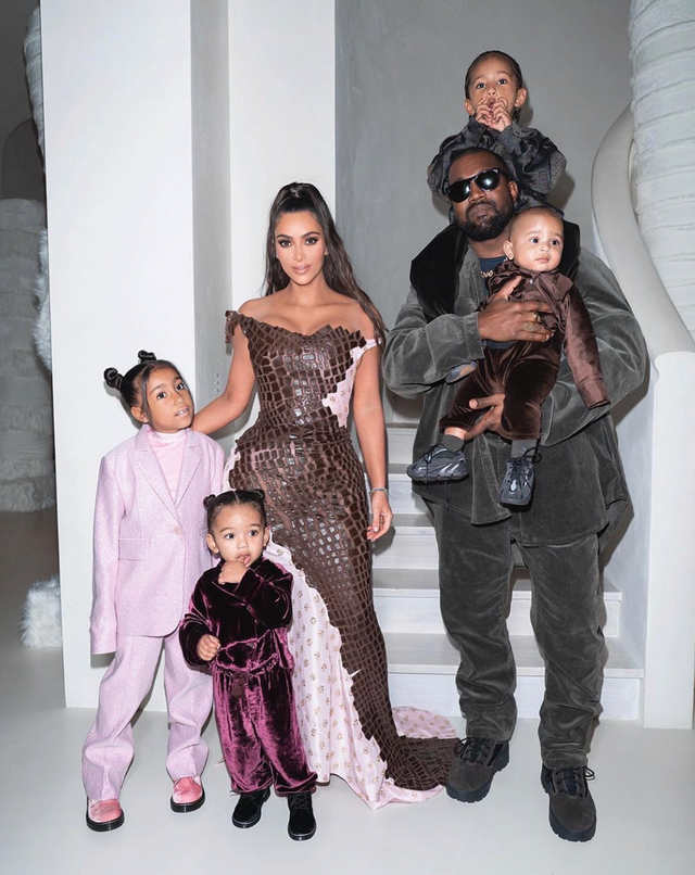 Kanye West xin lỗi vợ cũ Kim Kardashian vì đã quá phiền phức - Ảnh 1.