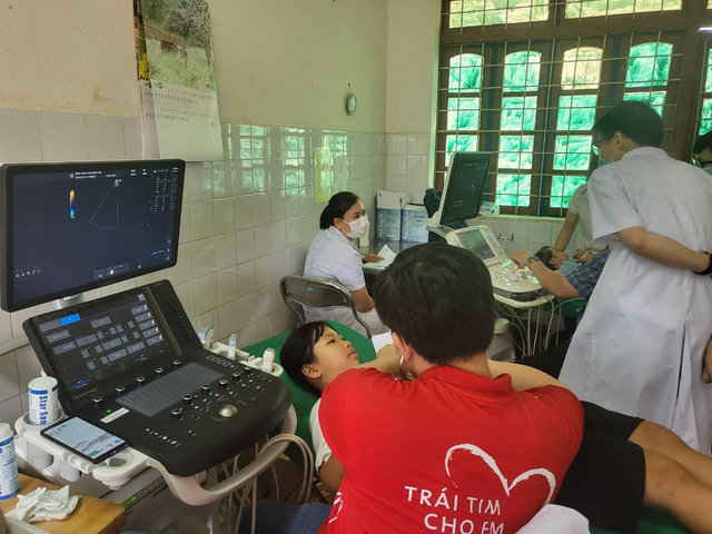 1000 trẻ em được khám sàng lọc bệnh tim bẩm sinh tại Lào Cai - Ảnh 2.