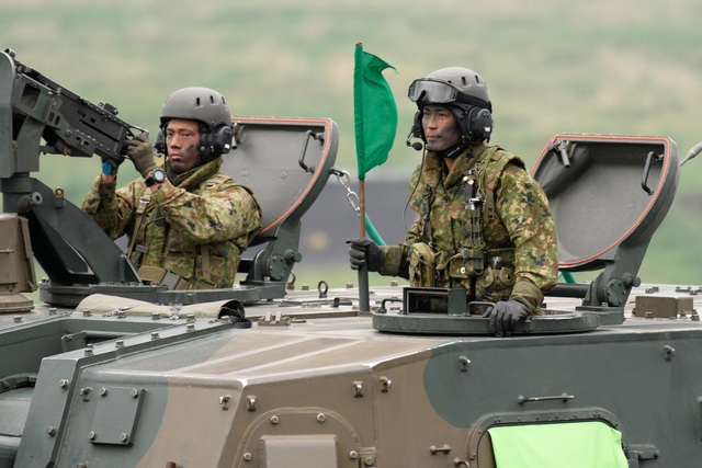Nhật Bản xem xét tăng chi tiêu quốc phòng lên 40 nghìn tỷ Yen trong 5 năm - Ảnh 1.