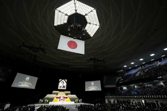 Người dân Nhật Bản và lãnh đạo các nước vĩnh biệt cố Thủ tướng Abe trong lễ quốc tang - Ảnh 2.