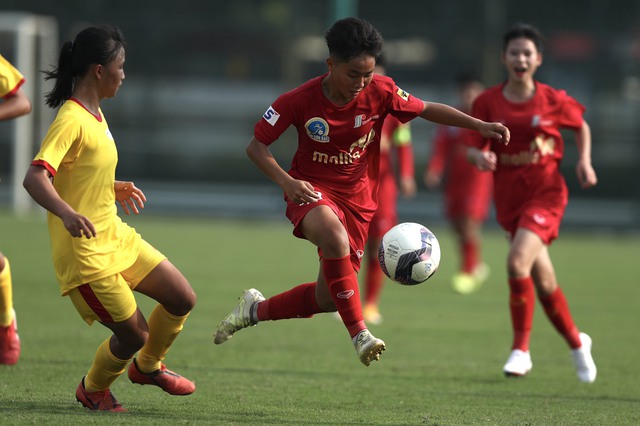 Vòng 1 giải bóng đá Nữ VĐ U16 QG 2022: Phong Phú Hà Nam đại thắng - Ảnh 1.