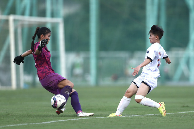 Vòng 1 giải bóng đá nữ VĐ U16 QG 2022: Sơn La gây bất ngờ - Ảnh 1.