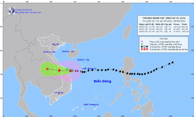 TƯỜNG THUẬT: Hình ảnh bão số 4 quần thảo trên các đảo và ven biển miền Trung - Ảnh 2.
