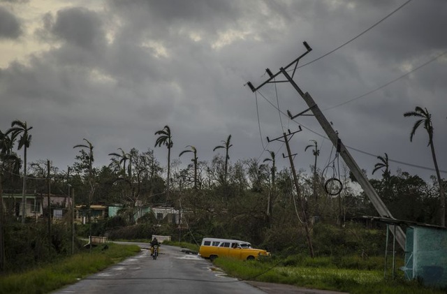 Cuba mất điện toàn quốc vì bão Ian - Ảnh 1.