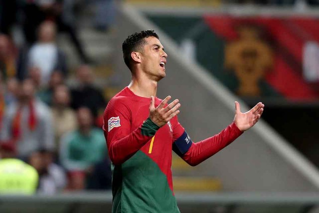 Ronaldo lại ném băng đội trưởng ĐT Bồ Đào Nha - Ảnh 2.