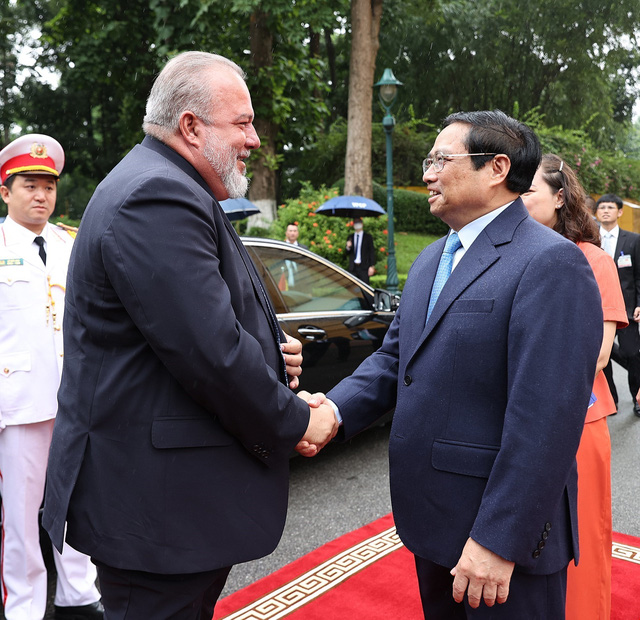 Thủ tướng Phạm Minh Chính đón, hội đàm với Thủ tướng Cộng hòa Cuba - Ảnh 1.