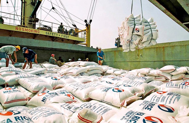 Bộ Công Thương khuyến cáo doanh nghiệp thúc đẩy xuất khẩu gạo - Ảnh 1.
