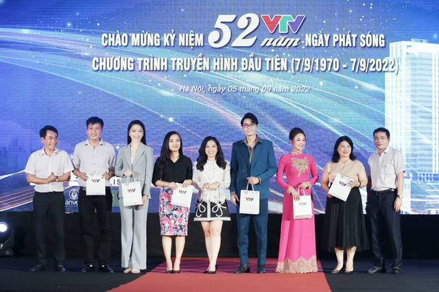 BTV Quỳnh Anh giành giải đặc biệt Vẻ đẹp VTV 2022 - Ảnh 8.