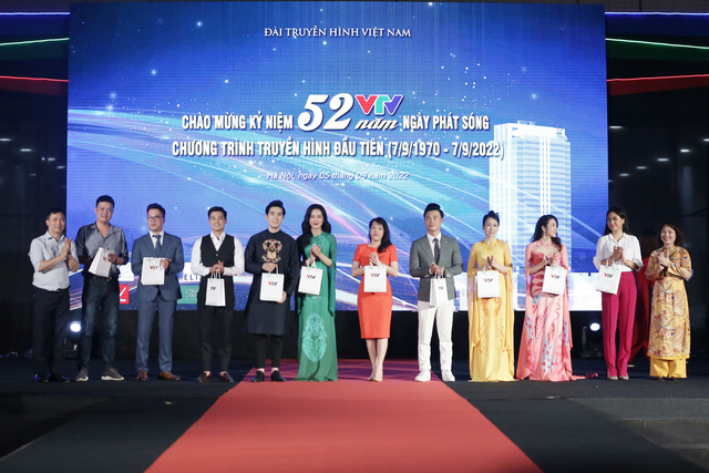 BTV Quỳnh Anh giành giải đặc biệt Vẻ đẹp VTV 2022 - Ảnh 6.