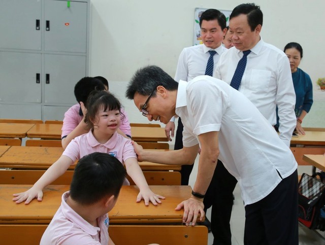 Phó Thủ tướng Vũ Đức Đam vui khai giảng với các cháu học sinh tiểu học - Ảnh 4.