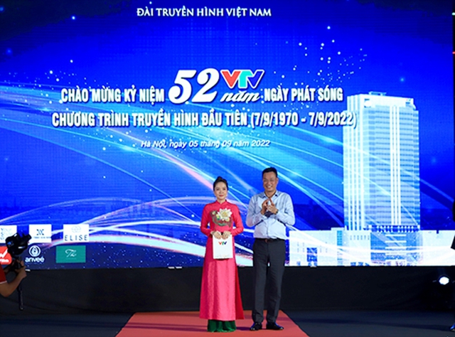 BTV Quỳnh Anh giành giải đặc biệt Vẻ đẹp VTV 2022 - Ảnh 2.
