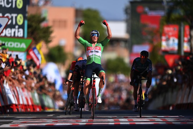Mads Pedersen về nhất chặng 16 La Vuelta - Ảnh 1.