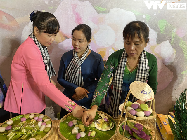 Du khách quốc tế ngạc nhiên trước ẩm thực làm từ gạo của Việt Nam - Ảnh 1.