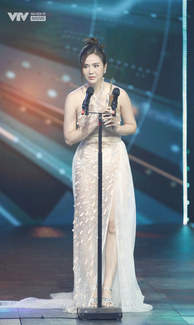 VTV Awrads 2022: Huyền Lizzie vượt Hồng Diễm ẵm giải Diễn viên nữ ấn tượng - Ảnh 1.