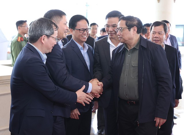 Thủ tướng Phạm Minh Chính thăm các cơ sở kinh tế quan trọng ở tỉnh Quảng Ngãi - Ảnh 2.