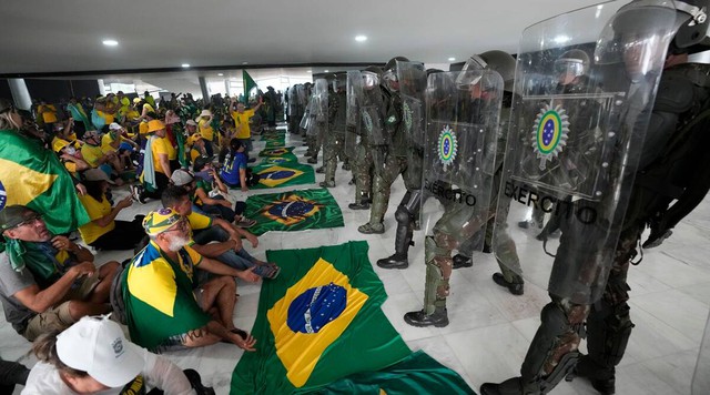 Nhiều nước phản đối cuộc tấn công bạo lực ở Brazil - Ảnh 1.