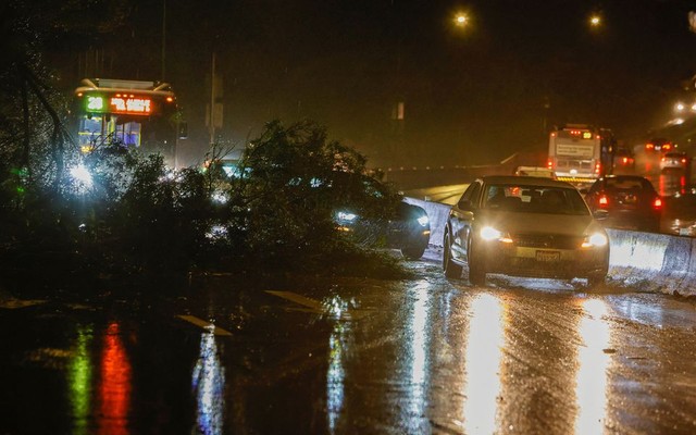 Mỹ ban bố tình trạng khẩn cấp do bão lũ ở bang California - Ảnh 2.