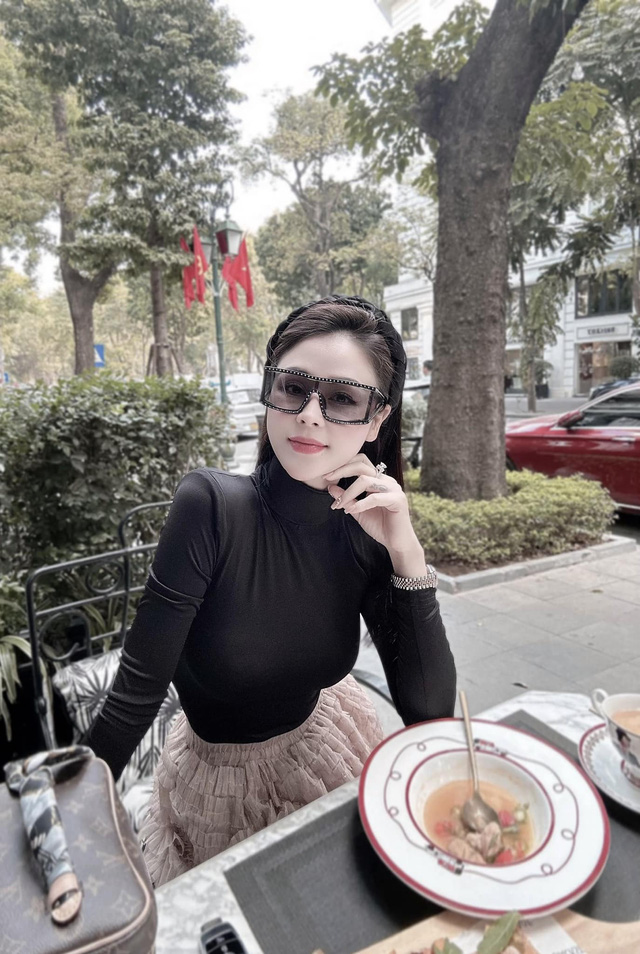Diễn viên Việt tuần qua: Thu Quỳnh cực gợi cảm, Lan Phương sang Úc gặp con gái - Ảnh 23.