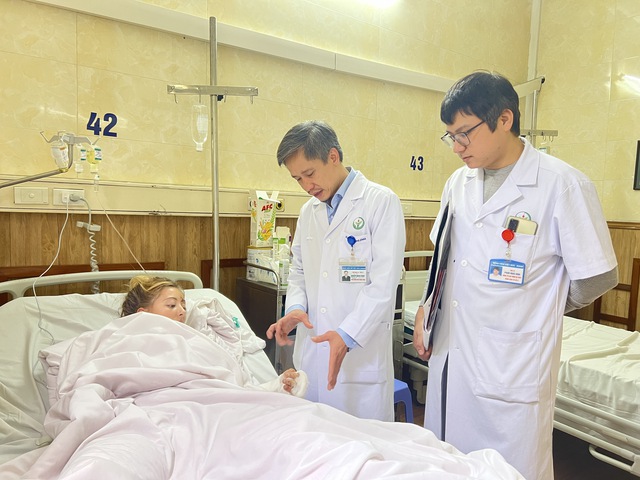 Điều trị cho nhiều bệnh nhân người nước ngoài gặp nạn khi đi phượt - Ảnh 1.