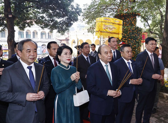 Chủ tịch nước cùng bà con kiều bào dâng hương tại điện Kính Thiên - Ảnh 1.