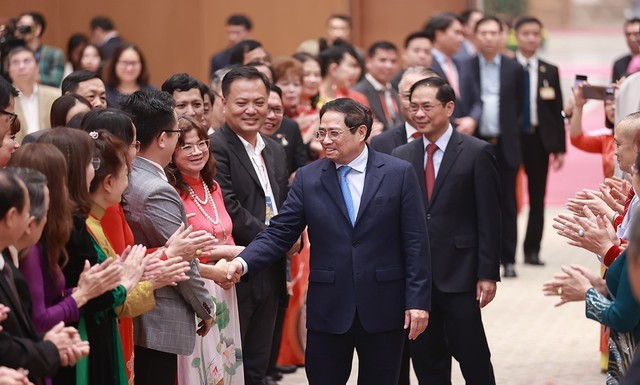 Thủ tướng gặp mặt kiều bào tiêu biểu dự Chương trình Xuân Quê hương 2023 - Ảnh 1.