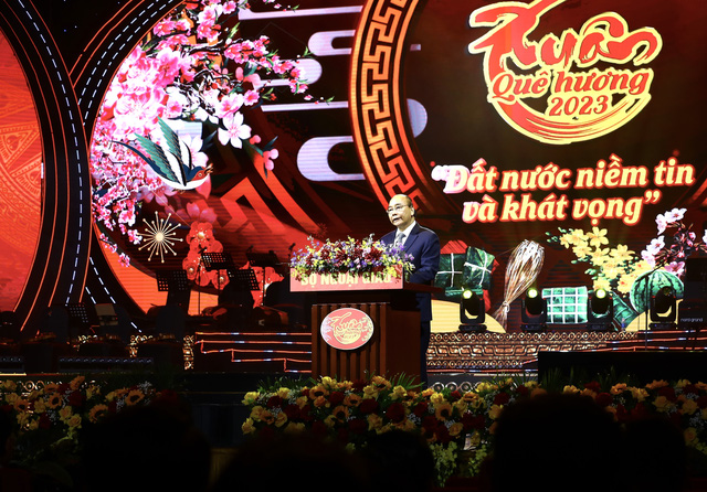 Chủ tịch nước Nguyễn Xuân Phúc dự chương trình nghệ thuật “Xuân Quê hương” 2023 - Ảnh 2.