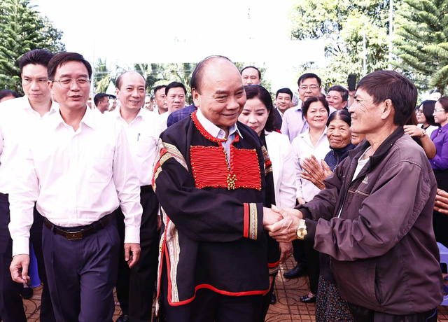 Chủ tịch nước Nguyễn Xuân Phúc thăm, tặng quà người có hoàn cảnh khó khăn tại Đắk Lắk - Ảnh 1.