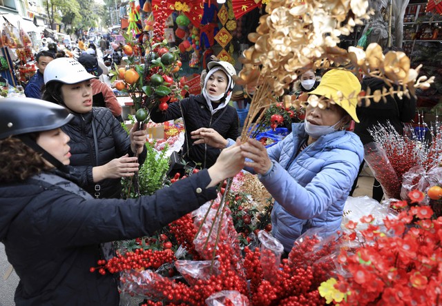 Chợ hoa Hàng Lược - Nét văn hóa của người Hà Nội - Ảnh 12.