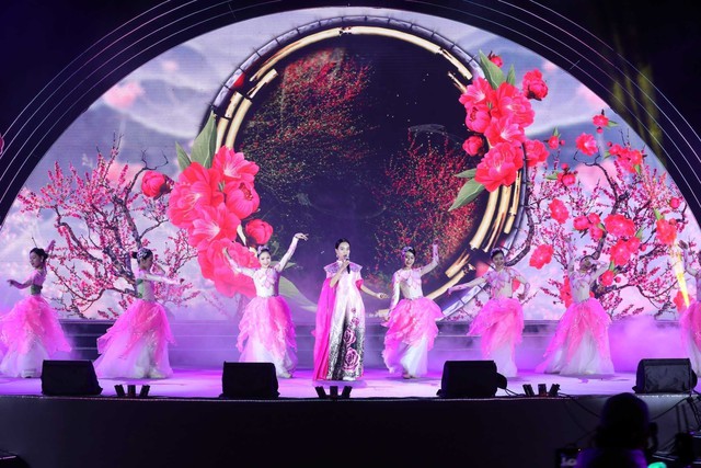 Khai mạc Lễ hội hoa đào xứ Lạng 2023 - Ảnh 2.