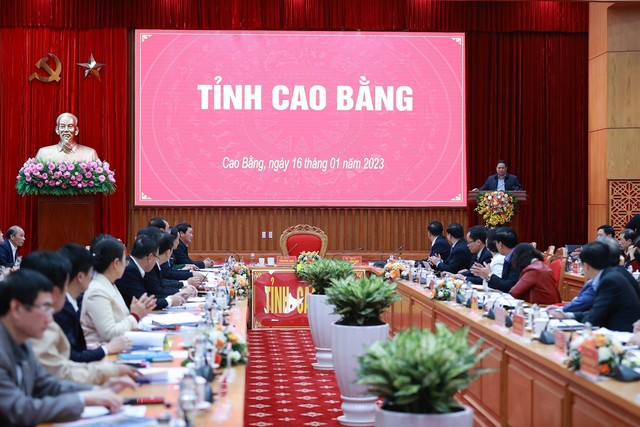 Thủ tướng: Cao Bằng cần tập trung phát triển kinh tế vùng biên, kinh tế cửa khẩu - Ảnh 3.