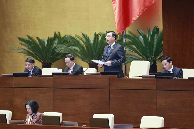 Quốc hội miễn nhiệm chức vụ Chủ tịch nước đối với ông Nguyễn Xuân Phúc - Ảnh 1.