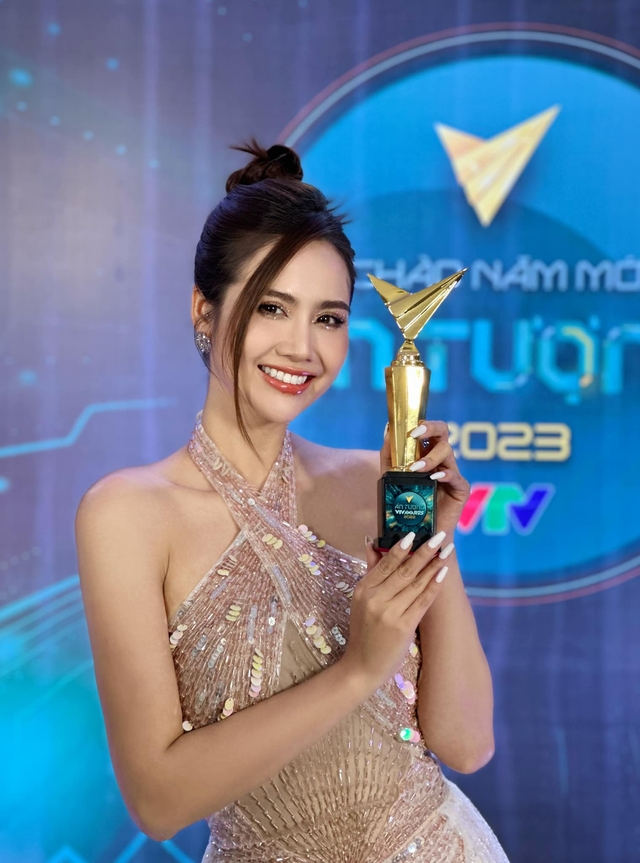 VTV Awrads 2022: Huyền Lizzie vượt Hồng Diễm ẵm giải Diễn viên nữ ấn tượng - Ảnh 2.