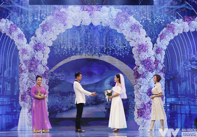 Vợ chồng Lâm Vỹ Dạ làm đám cưới trong Gala cười 2023 - Ảnh 1.