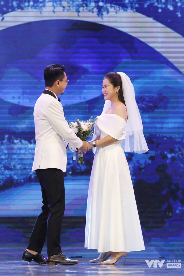 Vợ chồng Lâm Vỹ Dạ làm đám cưới trong Gala cười 2023 - Ảnh 2.