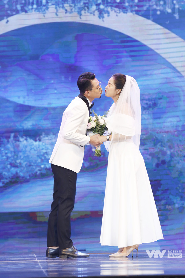 Vợ chồng Lâm Vỹ Dạ làm đám cưới trong Gala cười 2023 - Ảnh 3.