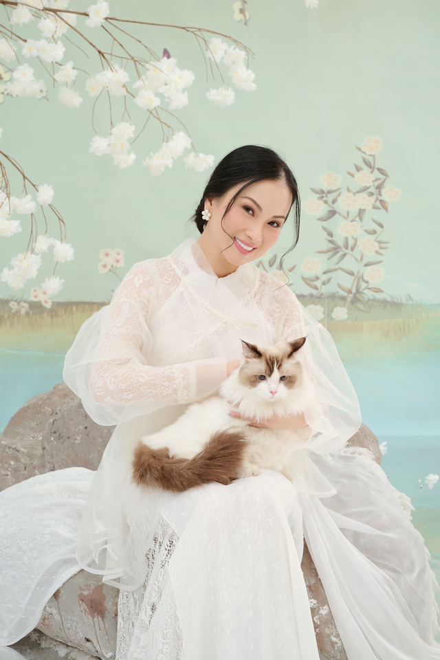 ha-phuong-ao-dai-1-1674318111179565531013.jpg