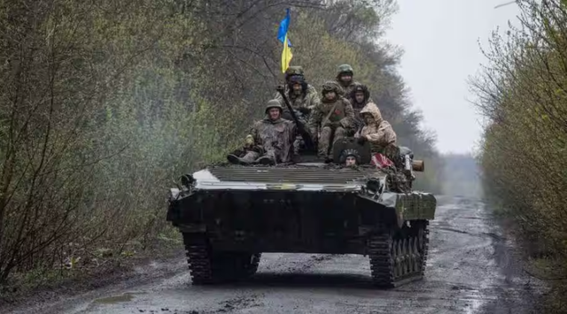 Châu Âu thông qua gói hỗ trợ quân sự mới cho Ukraine - Ảnh 1.