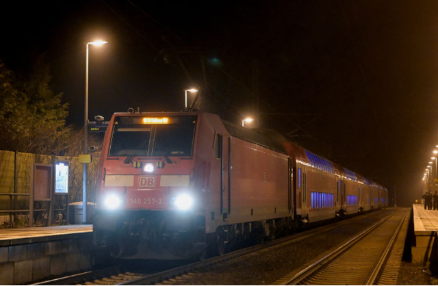 Tấn công bằng dao trên tàu hỏa ở miền Bắc nước Đức khiến 2 người thiệt mạng - Ảnh 3.