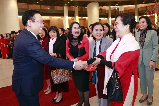 Chủ tịch Quốc hội Vương Đình Huệ gặp mặt đại biểu Quốc hội chuyên trách ở Trung ương - Ảnh 1.