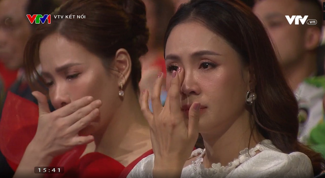 Hồng Diễm, Đan Lê xúc động rơi nước mắt trong Gala Việc tử tế 2023 - Ảnh 4.