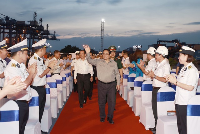 Thủ tướng dự lễ phát lệnh ra quân sản xuất đầu năm tại Cảng Tân Cảng – Cát Lái - Ảnh 3.